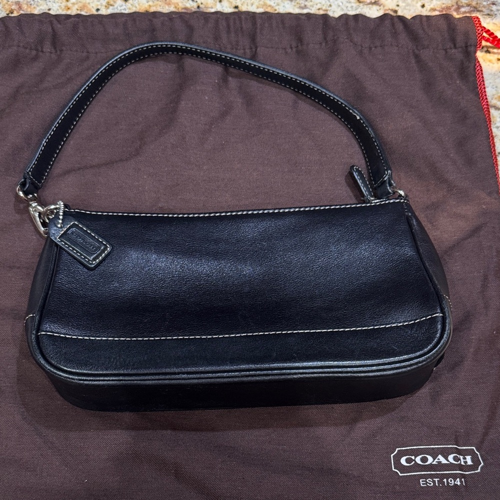 Coach Elegant Black Leather Shoulder Bag